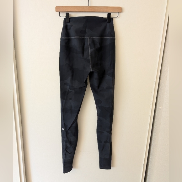 Alo Yoga Womens XS High Waist Camo Vapor Leggings Black Activewear Workout - Picture 5 of 8